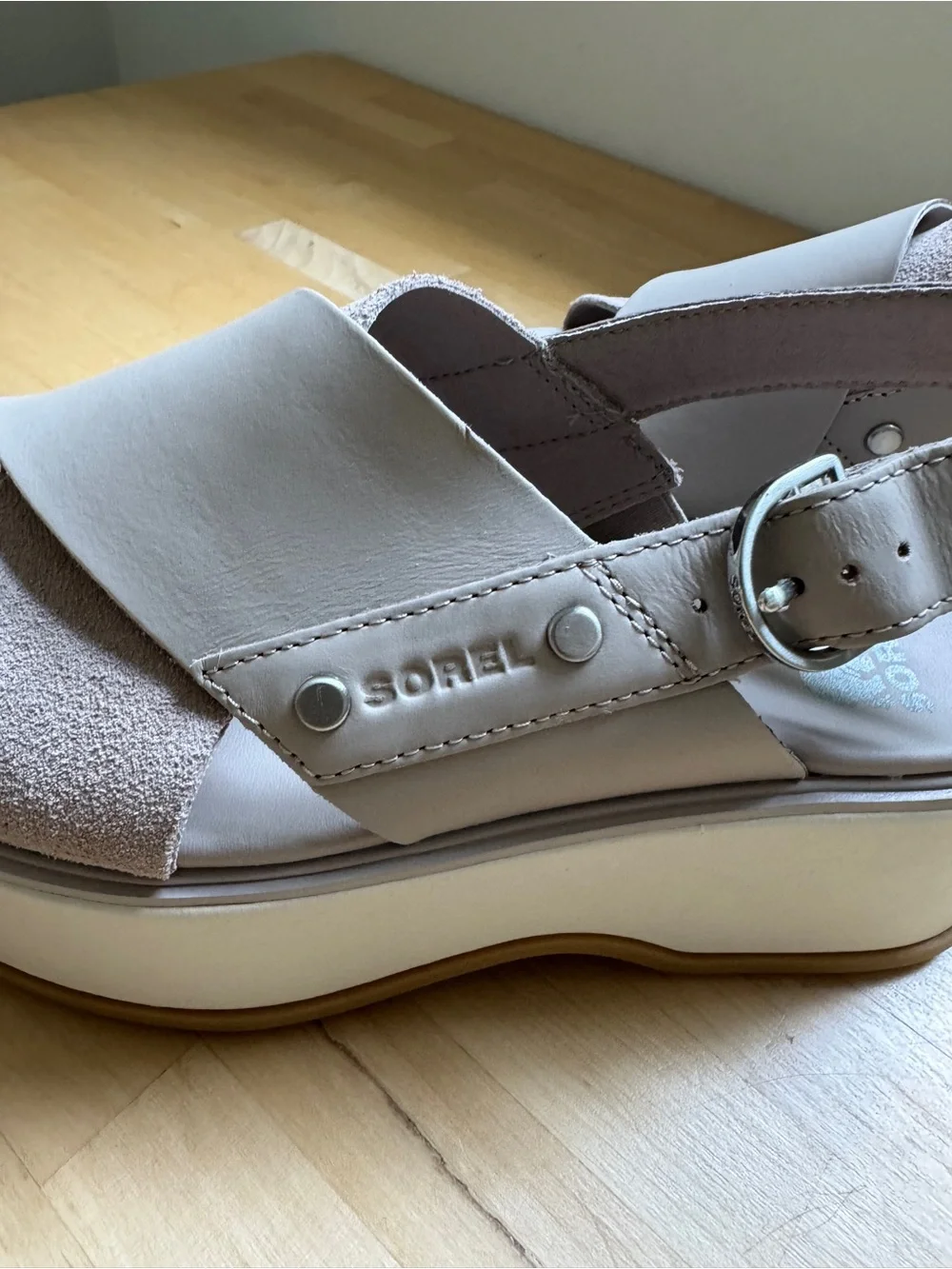SOREL DAYSPRING CRISSCROSS SANDAL-CRUSHED CLAY/CHALK